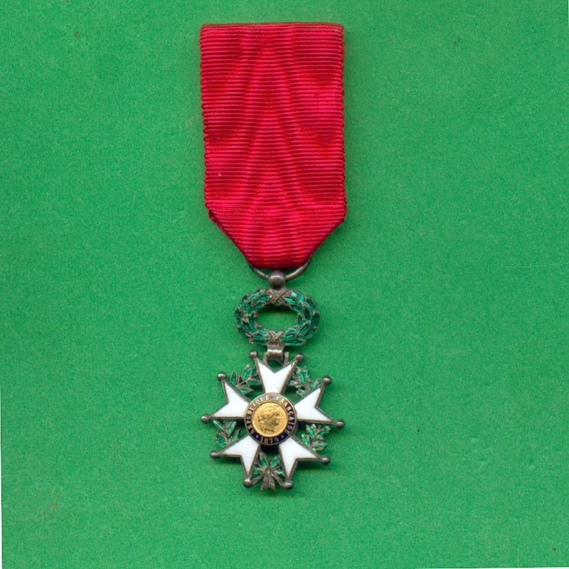 MEDAILLE QUART DE TAILLE DE CHEVALIER DE L'ORDRE DE LA LEGION D'HONNEUR 3 ème REPUBLIQUE EN BOITE 