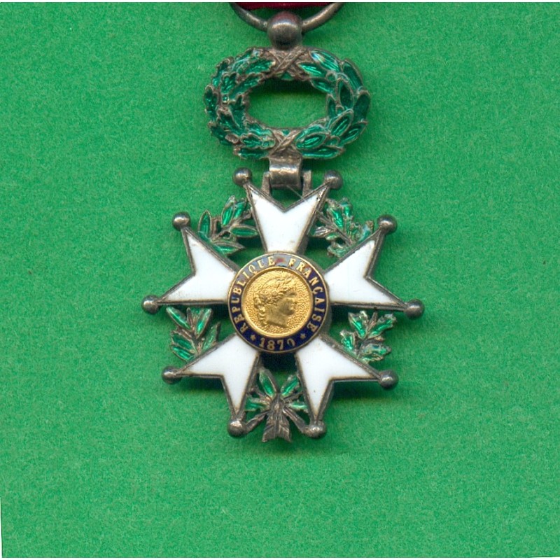 MEDAILLE QUART DE TAILLE DE CHEVALIER DE L'ORDRE DE LA LEGION D'HONNEUR 3 ème REPUBLIQUE EN BOITE 