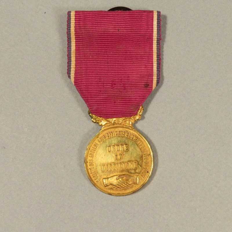 MEDAILLE D'HONNEUR DES ANCIENS SOUS-OFFICIERS DE LA VILLE DE ST HIPPOLYTE DU FORT GUERRE DE 1870 EN BOITE