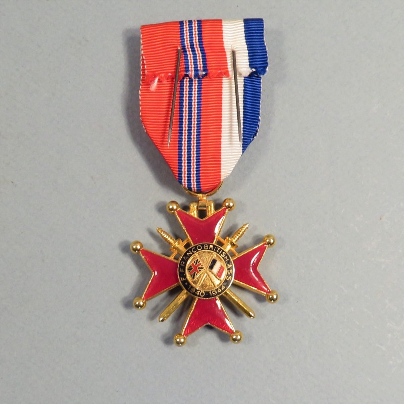 MEDAILLE D'OFFICIER DE L'ASSOCIATIONS DES ANCIENS COMBATTANTS FRANCO BRITANIQUE DE LA FRANCE LIBRE