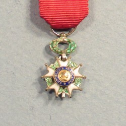 REDUCTION DE LA MEDAILLE DE CHEVALIER DE L'ORDRE DE LA LEGION D'HONNEUR 4 ème REPUBLIQUE °