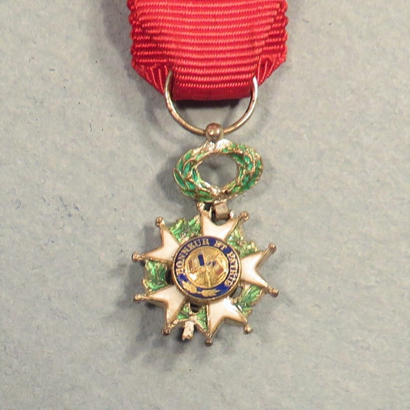 REDUCTION DE LA MEDAILLE DE CHEVALIER DE L'ORDRE DE LA LEGION D'HONNEUR 4 ème REPUBLIQUE °