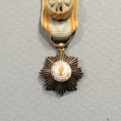 REDUCTION DE LA MEDAILLE D'OFFICIER DE L'ORDRE DE L'ETOILE D'ANJOUAN COMORES °