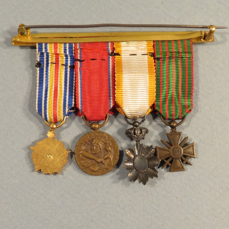 BARRETTE DE 4 REDUCTIONS MEDAILLES MILITAIRES D'UN ANCIEN DE LA PREMIERE GUERRE VERDUN CAMBODGE