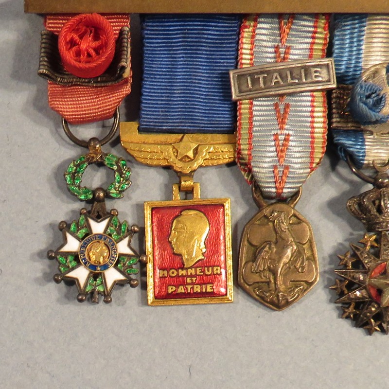 BARRETTE DE 5 REDUCTIONS MEDAILLES MILITAIRES D'UN ANCIEN PILOTE DE L'AERONAVALE DE LA SECONDE GUERRE