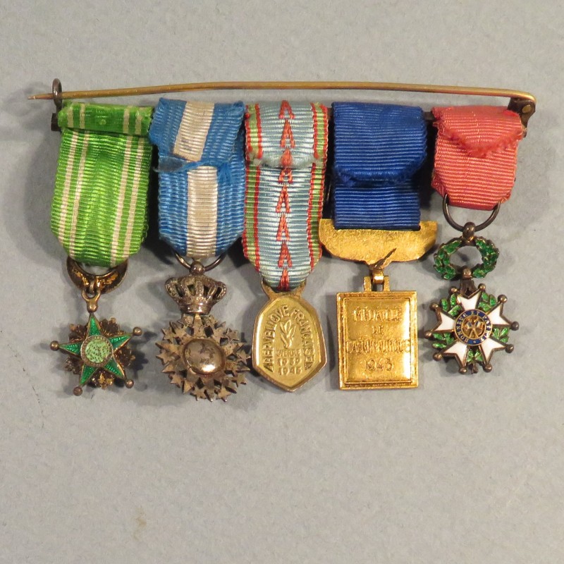 BARRETTE DE 5 REDUCTIONS MEDAILLES MILITAIRES D'UN ANCIEN PILOTE DE L'AERONAVALE DE LA SECONDE GUERRE