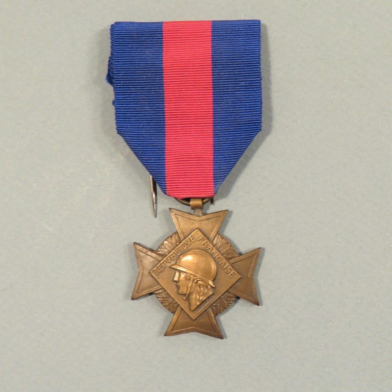 MEDAILLE CROIX DES SERVICES MILITAIRES VOLONTAIRES CLASSE BRONZE EN BOITE