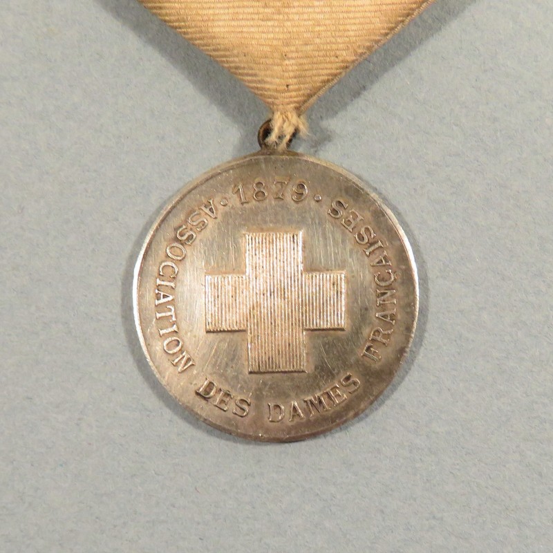 MEDAILLE DE LA CROIX ROUGE ADF ASSOCIATION DES DAMES DE FRANCE 1879 INFIRMIERE CRF