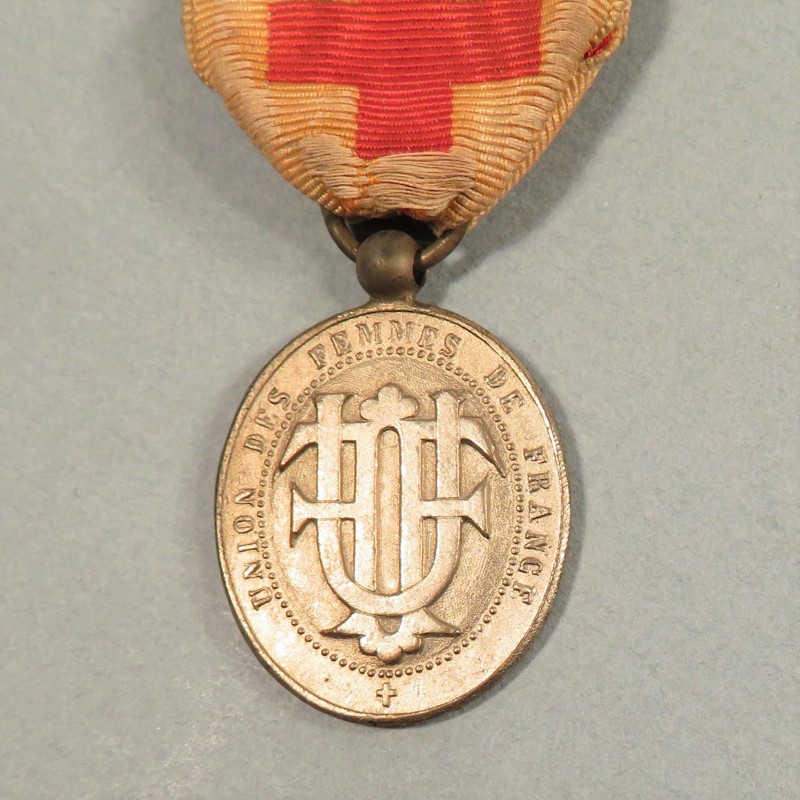 MEDAILLE DE LA CROIX ROUGE UFF UNION DES FEMMES DE FRANCE INFIRMIERE AVEC BARRETTE DE LA CRF