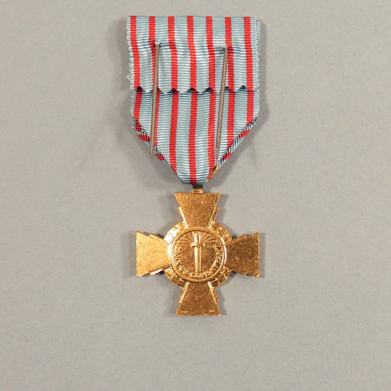 FRANCE CROIX DU COMBATTANT MEDAILLE MILITAIRE BRONZE DORE