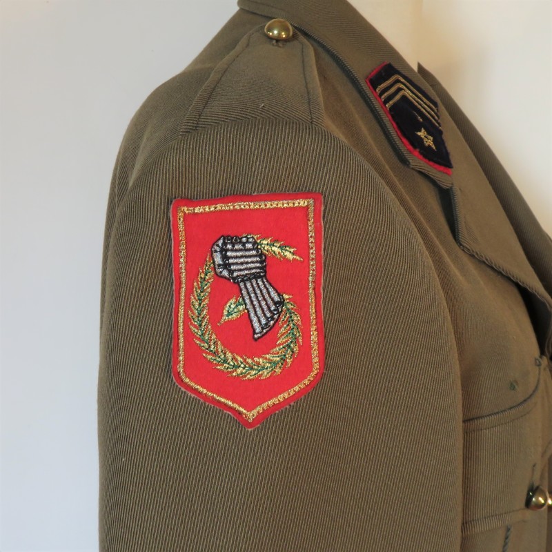 TENUE UNIFORME DU 1 er REGIMENT DE SPAHIS 6 ème DLB VESTE ET PANTALON ANNEES 1960-70