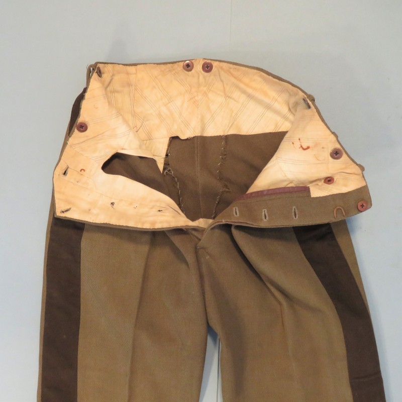 UNIFORME D'UN COMMANDANT DU SERVICE DE SANTE OU MEDECIN PRINCIPALE VAREUSE US ET PANTALON PERIODE 1943-1944