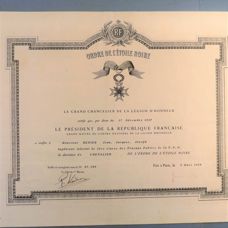 BENIN DIPLOME DE LA MEDAILLE DE CHEVALIER DE L'ORDRE DE L'ETOILE NOIRE ATTRIBUE EN 1958 °