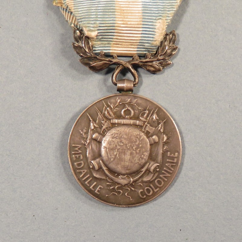 MEDAILLE COLONIALE BELIERE BIFACE AVEC BARRETTES AFRIQUE EQUATORIALE FRANCAISE AEF ET MAROC FABRICATION ARTHUS BERTRAND