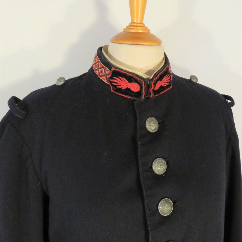 VESTE OU VAREUSE POUR UN MUSICIEN DES SAPEURS POMPIERS GALON AU COL ET AUX MANCHES VERS 1885-1895