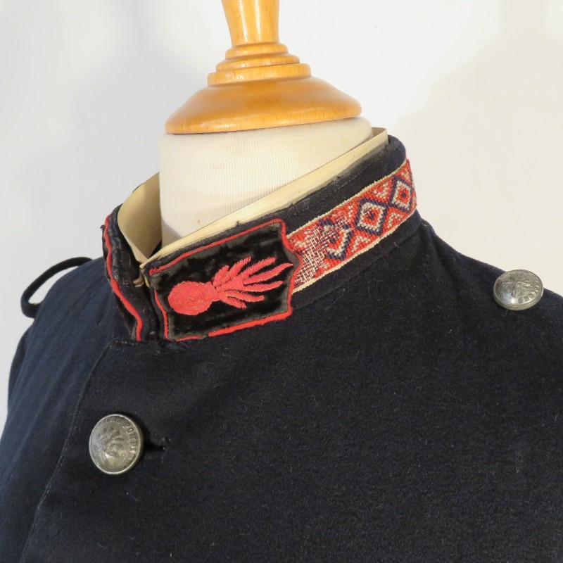 VESTE OU VAREUSE POUR UN MUSICIEN DES SAPEURS POMPIERS GALON AU COL ET AUX MANCHES VERS 1885-1895