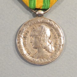 MEDAILLE DU TONKIN CHINE ANNAM EN 1883 - 1885 MODELE MER ATTACHE A BOULES