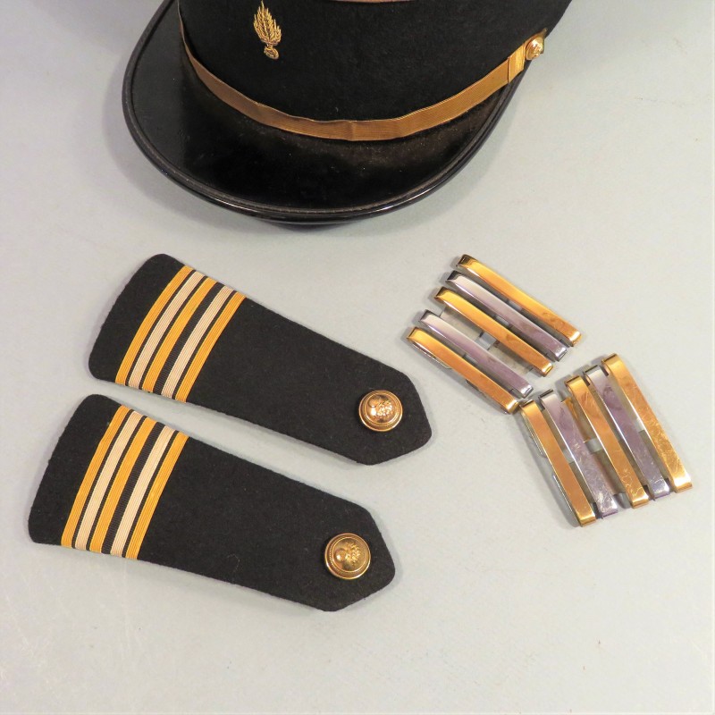 KEPI DE LIEUTENANT-COLONEL DE L'ECOLE MILITAIRE ARTILLERIE GENIE ANNEES 1960 - 70 DANS SA BOITE CARTON + EPAULETTES