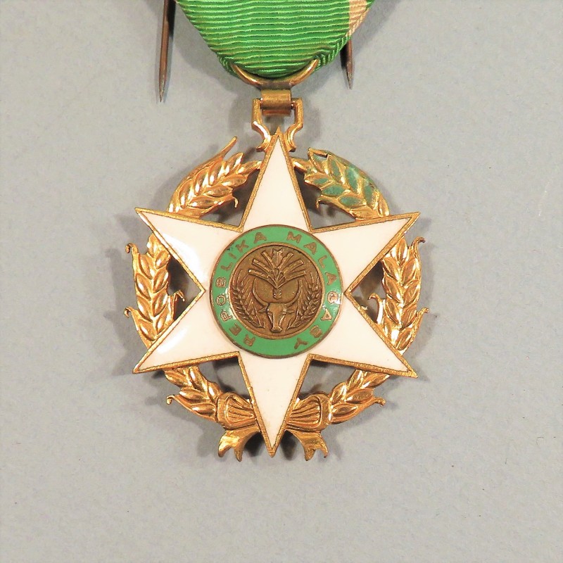 MADAGASCAR MEDAILLE DE CHEVALIER DE LORDRE DU MERITE AGRICOLE REPUBLIKA MALAGASY EN BOITE °