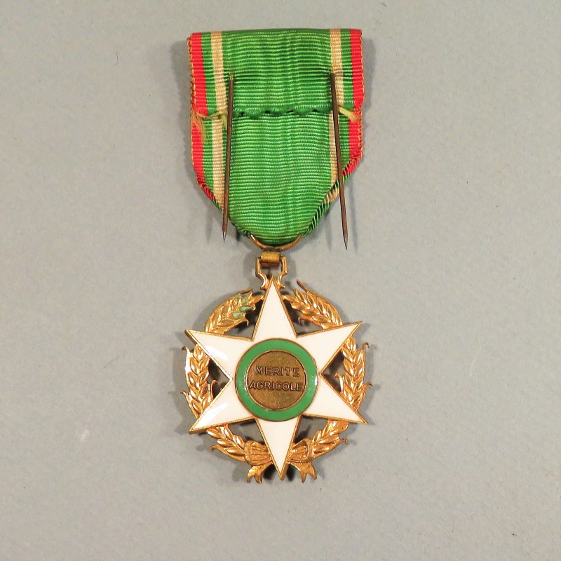 MADAGASCAR MEDAILLE DE CHEVALIER DE LORDRE DU MERITE AGRICOLE REPUBLIKA MALAGASY EN BOITE °