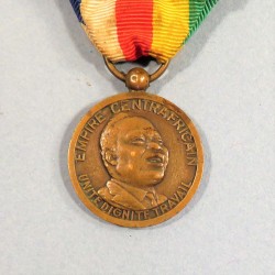 CENTRAFRIQUE MEDAILLE DE QUATRIEME CLASSE DE L'ORDRE DU TRAVAIL DE L'EMPIRE CENTRAFRICAIN BOKASSA °