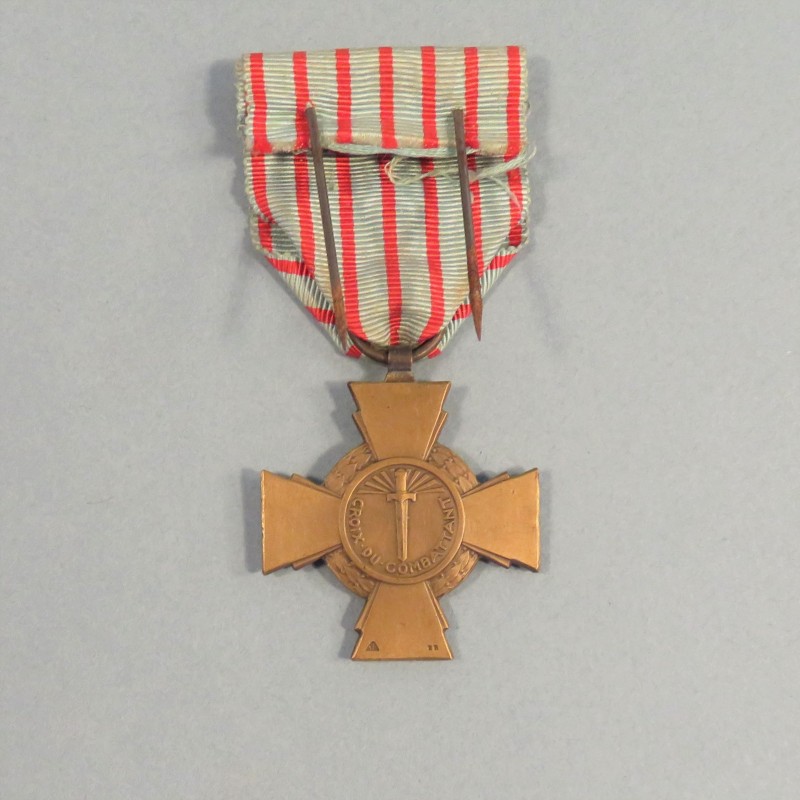 FRANCE MEDAILLE OU CROIX DU COMBATTANT MEDAILLE MILITAIRE BRONZE PATINE