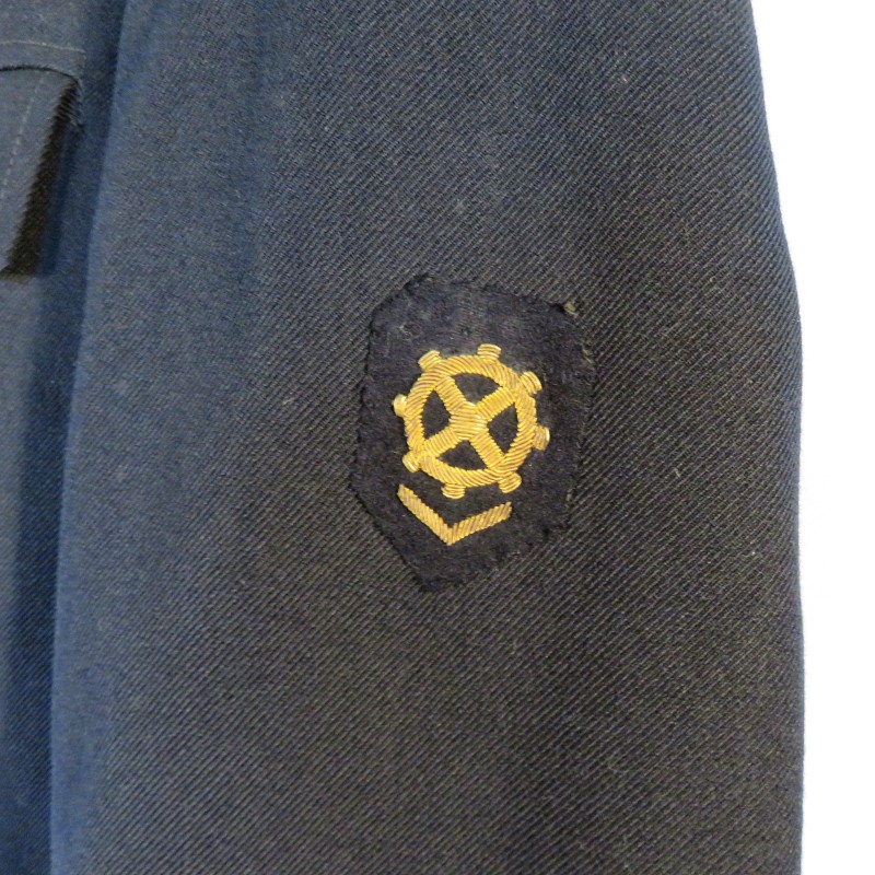 VESTE D'UNIFORME D'UN SERGENT MECANICIEN DE L'AVIATION ARMEE DE L'AIRE 1940 - 1950