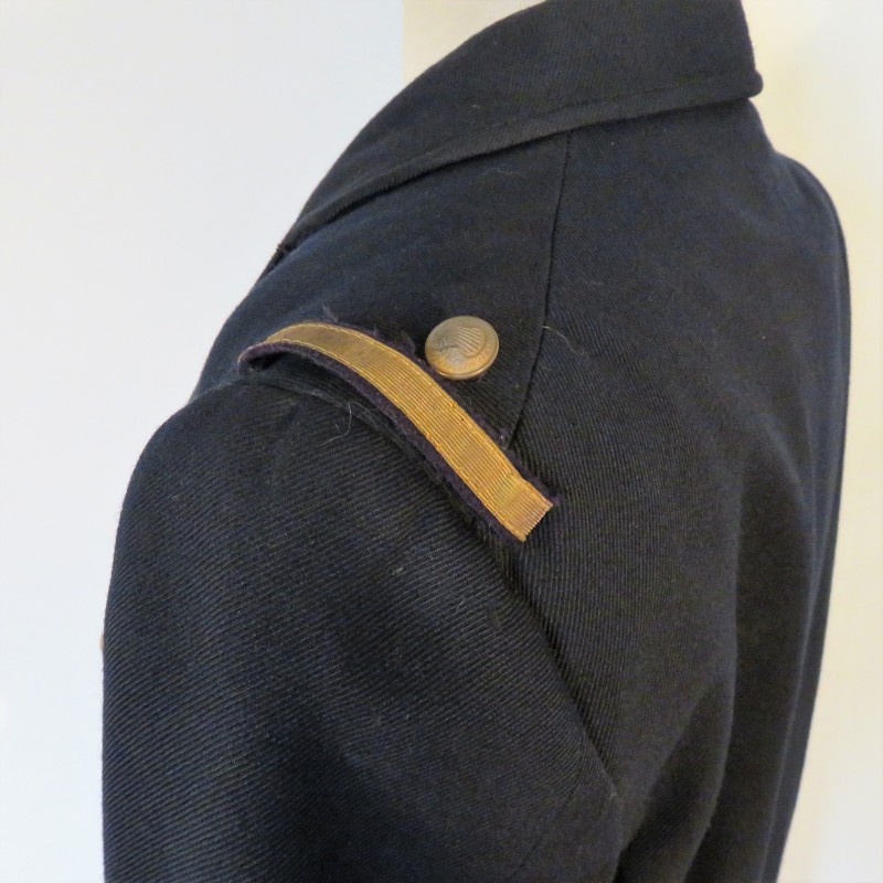 VESTE D'UNIFORME D'UN SERGENT MECANICIEN DE L'AVIATION ARMEE DE L'AIRE 1940 - 1950