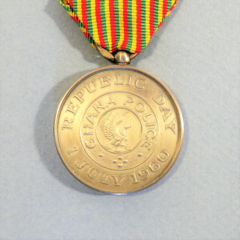 GHANA MEDAILLE DU JOUR DE LA REPUBLIQUE POUR LES FORCES DE POLICE REPUBLIC DAY MEDAL FOR THE POLICE °