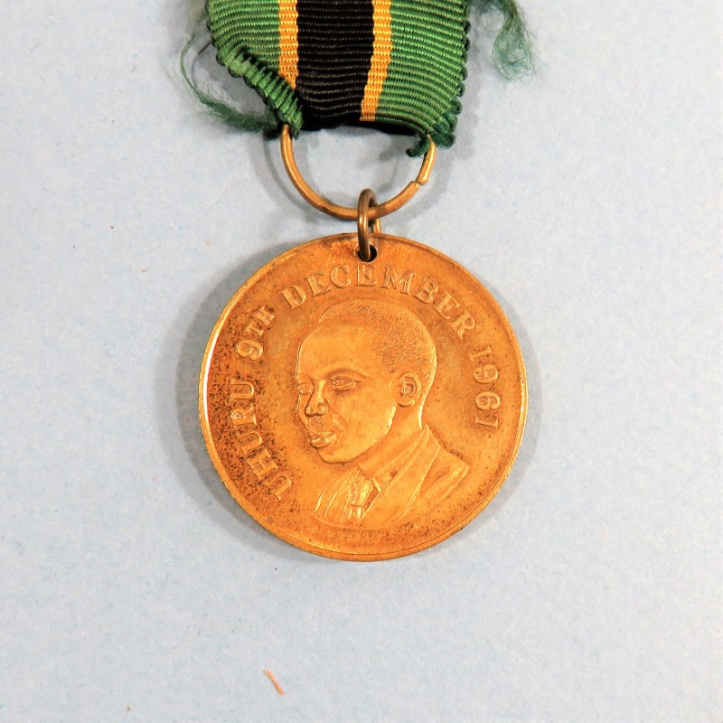 TANZANIE MEDAILLE COMMEMORATIVE POUR LA TORCHE UHURU LE 9 DECEMBRE 1961 ALLUMEE PAR ALEXANDRE NIYIRENDA °