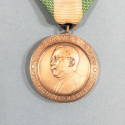 LIBERIA MEDAILLE DE LA CHAMBRE DE COMMERCE DE MOROVIA PRESIDENT V.S. TUBMAN CHAMBER OF COMMERCE MEDAL °