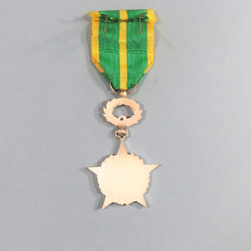 BURUNDI MEDAILLE DE CHEVALIER DE L'ORDRE DE L'EPEE OU MERITE MILITAIRE ORDER OF SWORD MILITARY MERIT °