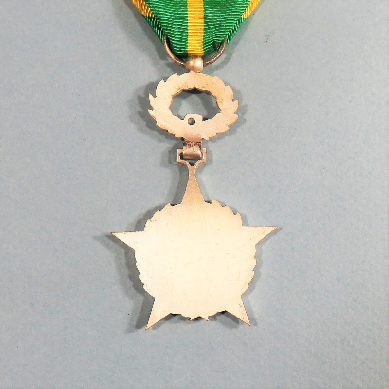 BURUNDI MEDAILLE DE CHEVALIER DE L'ORDRE DE L'EPEE OU MERITE MILITAIRE ORDER OF SWORD MILITARY MERIT °