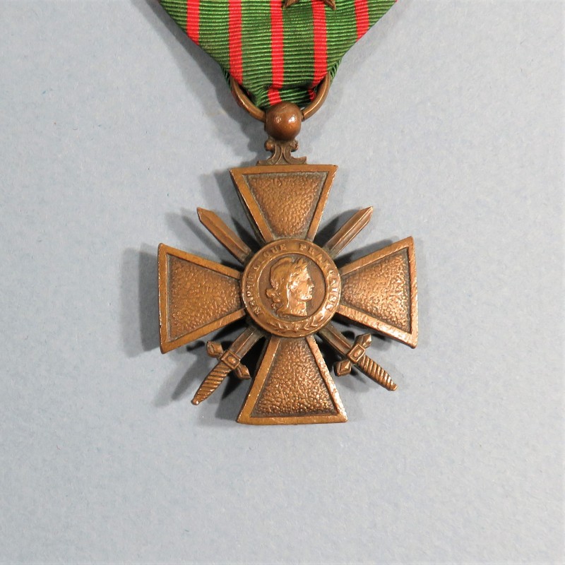 CROIX DE GUERRE 1914-1917 AVEC 2 ETOILES POUR CITATIONS A L'ORDRE DU REGIMENT OU DU BATAILLON 1914 1918