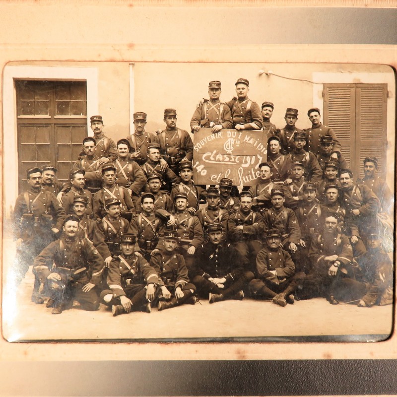 PHOTO MILITAIRE 1900 PREMIERE COMPAGNIE DU 140 REGIMENT D'INFANTERIE CLASSE 1907 SOUVENIR DU 1 MAI 1910