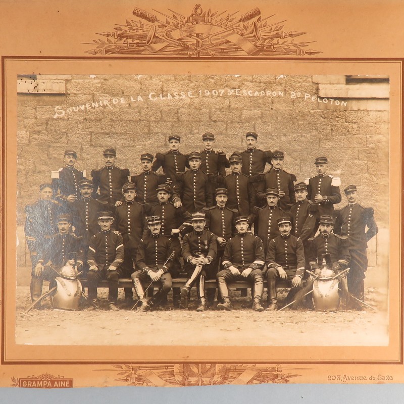 GRANDE PHOTO DU 7 ème REGIMENT DE CUIRASSIERS SOUVENIR DE LA CLASSE 1907 3 ème ESCADRON 2 ème PELOTON A LYON