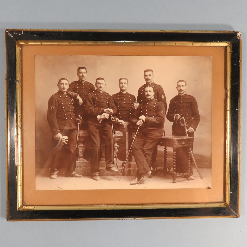 ENSEMBLE DE 2 PHOTOS MILITAIRES ENCADREES DU 6 ème REGIMENT D'ARTILLERIE BOURRELIERS MARECHAL FERRANT VERS 1900 1914