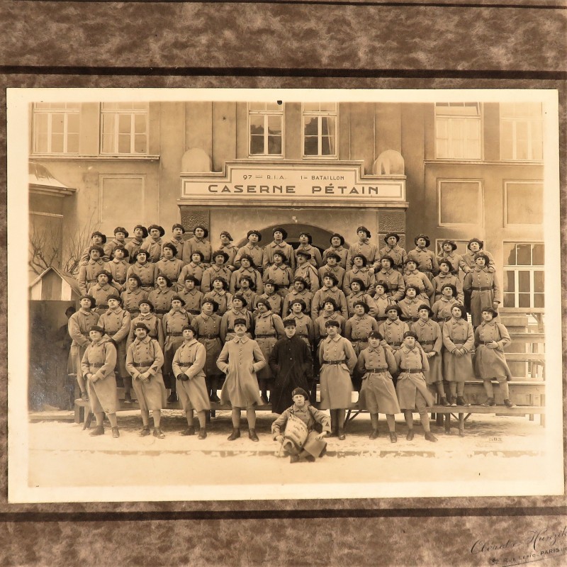 CERTIFICAT DE BONNE CONDUITE ET DEUX GRANDES PHOTOS DU 97 ème RIA REGIMENT D'INFANTERIE ALPINE 1925 A LUDWIGSHAFEN