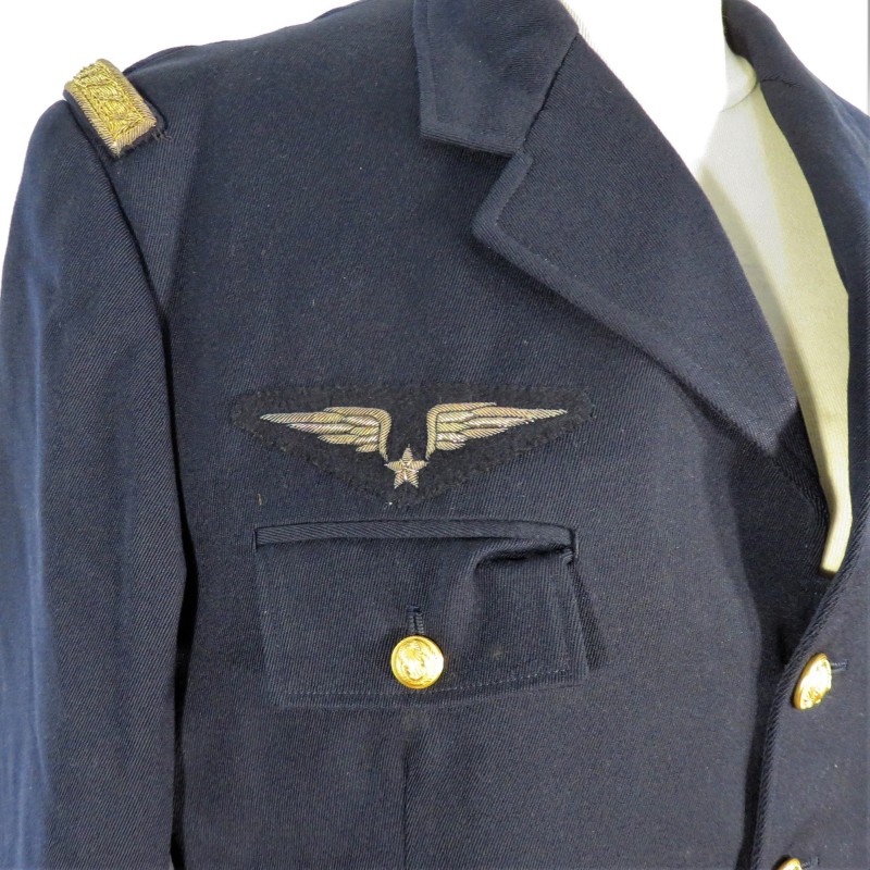 VESTE D'UNIFORME D'UN CAPITAINE PILOTE DE L'AVIATION ARMEE DE L'AIRE 1960 - 1970