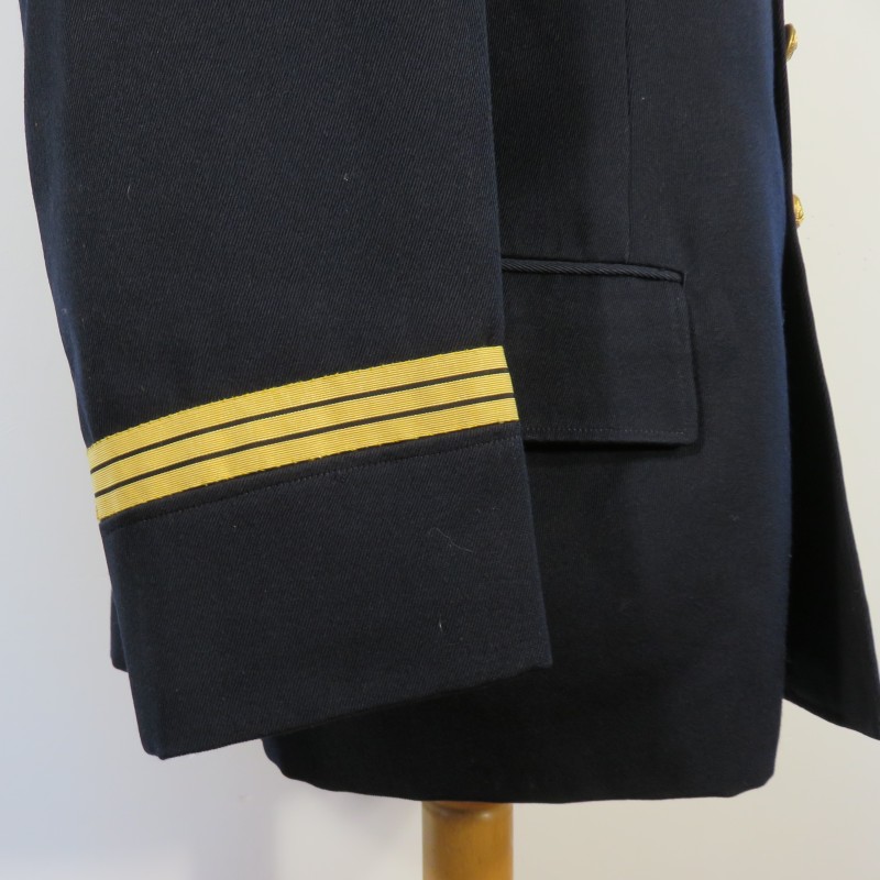 VESTE D'UNIFORME D'UN CAPITAINE PILOTE DE L'AVIATION ARMEE DE L'AIRE 1960 - 1970