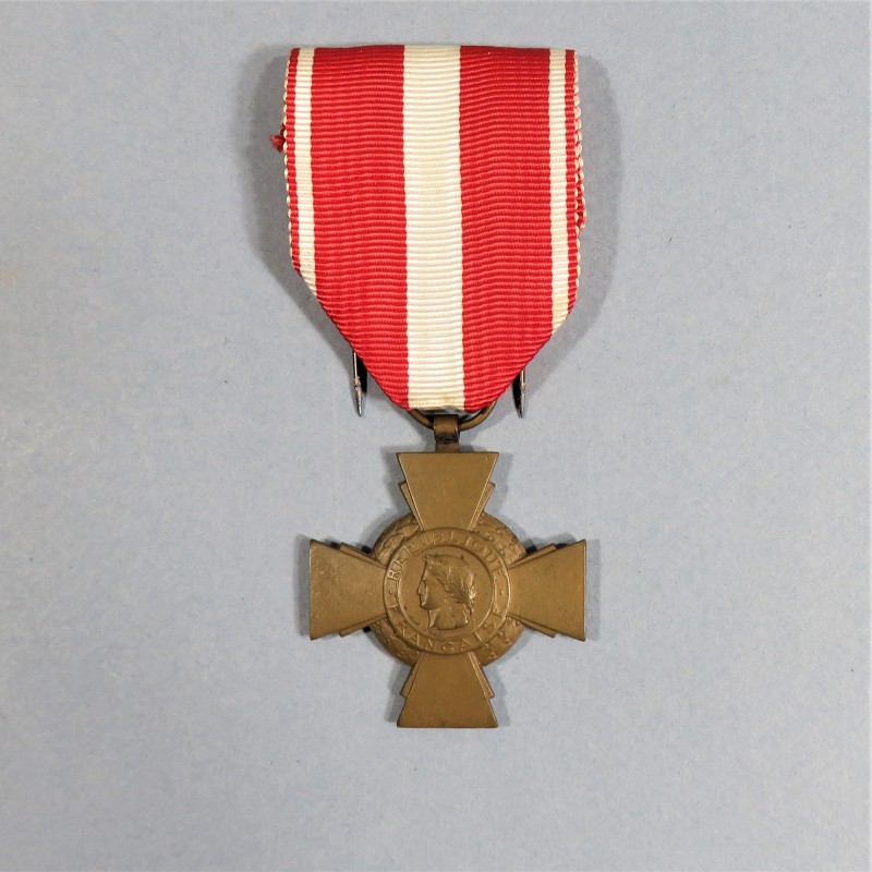 FRANCE MEDAILLE CROIX DE LA VALEUR MILITAIRE FRENCH CROSS FOR MILITARY VALOR EN BOITE