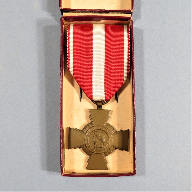 FRANCE MEDAILLE CROIX DE LA VALEUR MILITAIRE FRENCH CROSS FOR MILITARY VALOR EN BOITE