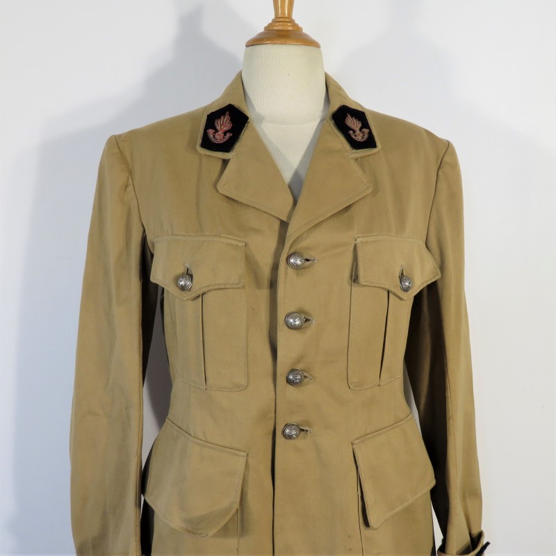 VESTE MODELE 1939 COULEUR SABLE OU BEIGE D'UNIFORME D'UN CONTROLEUR DE 2 ème CLASSE OU ADJUDANT CHEF DES DOUANES