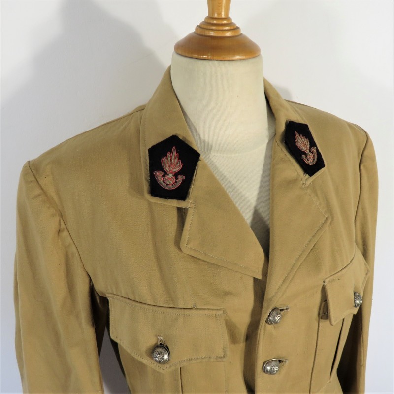 VESTE MODELE 1939 COULEUR SABLE OU BEIGE D'UNIFORME D'UN CONTROLEUR DE 2 ème CLASSE OU ADJUDANT CHEF DES DOUANES