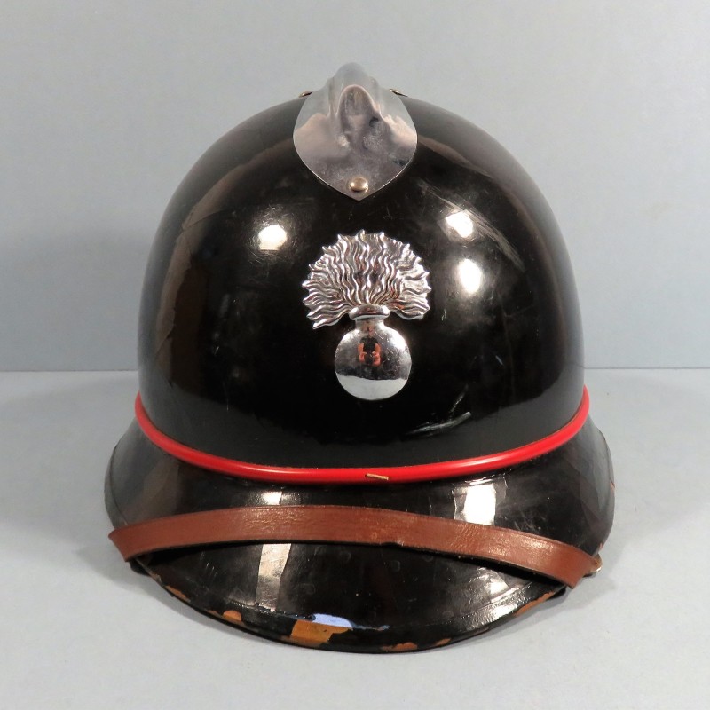 CASQUE DE GENDARMERIE BELGE MODELE DES ANNEES 1950 FABRICATION LE LEVIOR