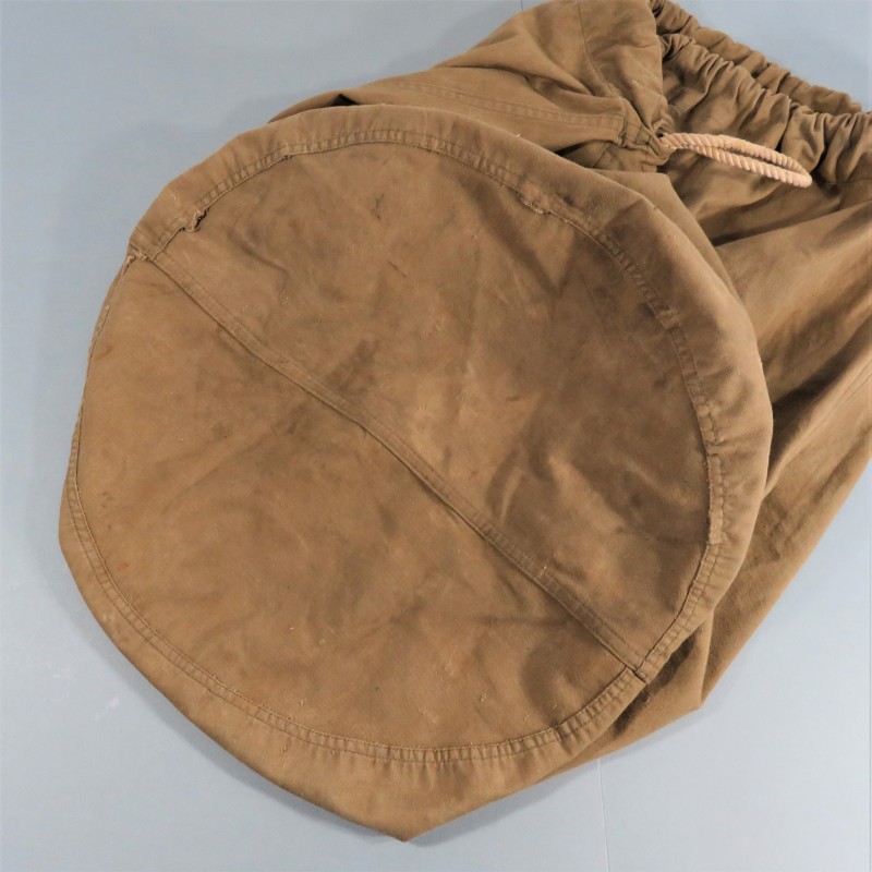 SAC A LINGE OU A PAQUETAGE BARRACK BAG US KAKI MODELE 1939 UTILISATION SECONDE GUERRE ET ARMEE DE LIBERATION