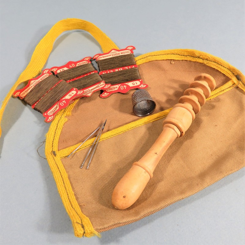 TROUSSE DE COUTURE MILITAIRE DES TROUPES COLONIALES POUR TIRAILLEURS OU RICM SECONDE GUERRE