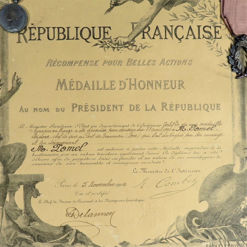 DIPLOME ET MEDAILLES MEDAILLE D'HONNEUR POUR UN CHEF DE GARE EN 1900 AU PONT DE BEAUVOISIN DANS L'ISERE