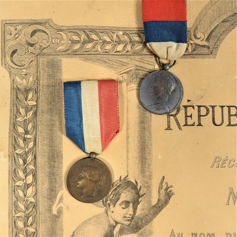 DIPLOME ET MEDAILLES MEDAILLE D'HONNEUR POUR UN CHEF DE GARE EN 1900 AU PONT DE BEAUVOISIN DANS L'ISERE