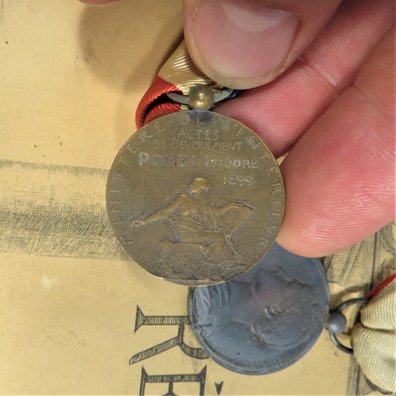 DIPLOME ET MEDAILLES MEDAILLE D'HONNEUR POUR UN CHEF DE GARE EN 1900 AU PONT DE BEAUVOISIN DANS L'ISERE